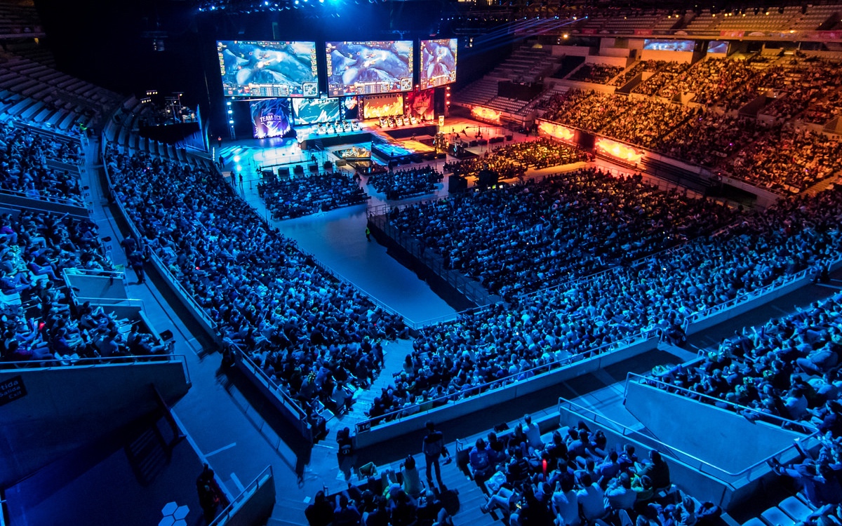 VCS公布冬季赛最佳阵容：CES四人入选一阵