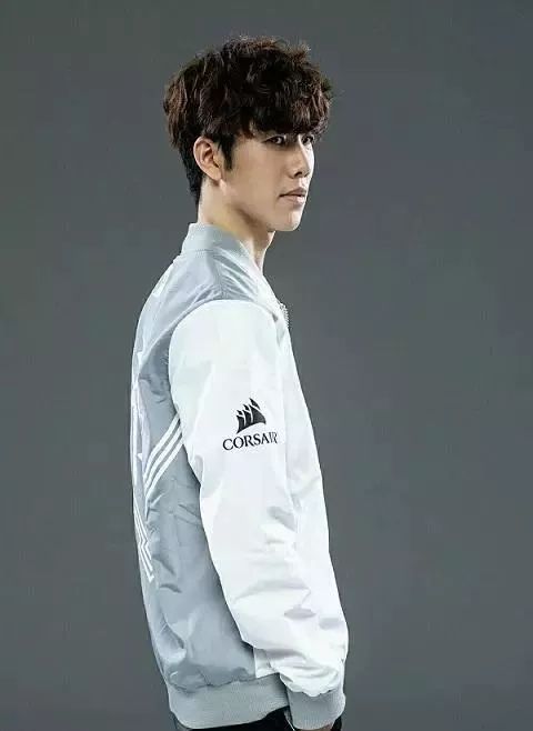 T1 3-1 GEN：跌宕起伏稳住局势，T1成功挺进总决赛！